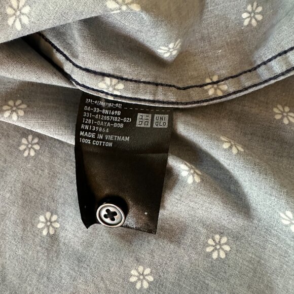Uniqlo Navy and White Mini Floral Print Short Sleeve Shirt, Sz XL - Picture 4 of 5